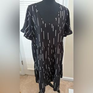 Bloom Chic Black & White Printed Dress~Size 14/16